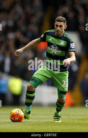 Tottenham Hotspur gegen Swansea City - Barclays Premier League - White Hart Lane. Angel Rangel von Swansea City während des Spiels der Barclays Premier League in der White Hart Lane, London. Stockfoto