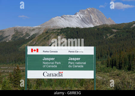 Der Jasper National Park Eingang zu unterzeichnen, im Sommer, Alberta, Kanada Stockfoto