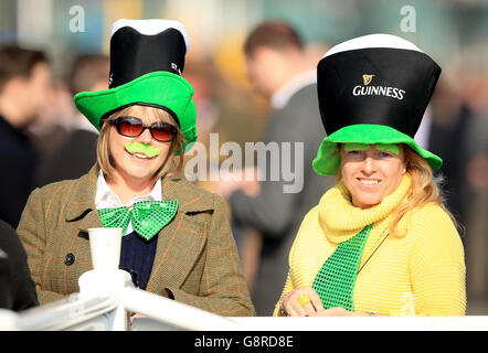 2016 Cheltenham Festival - St. Patrick Donnerstag - Cheltenham Racecourse Stockfoto