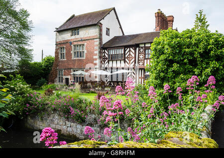 Albright Hussey Manor Hotel alte Tudor zeigt zum Teil mit Fachwerk Struktur Stockfoto