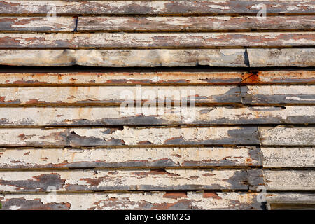 Holzverkleidungen an der Seite eines Hauses Stockfoto