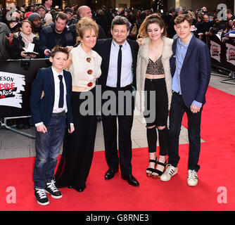 (Links-rechts) Louis Serkis, Lorraine Ashbourne, Andy Serkis, Ruby Serkis und Sonny Serkis, die an den Jameson Empire Film Awards 2016 im Grosvenor House in der Park Lane in London teilnehmen. DRÜCKEN SIE VERBANDSFOTO. Bilddatum: Sonntag, 20. März 2016. Das Foto sollte lauten: Ian West/PA Wire Stockfoto