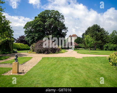 Außenansicht des Michelham Priory und Gärten Stockfoto