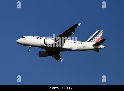 Ein Airbus A319-111 von Air France mit der Registrierung F-GRHU Landet in Heathrow Stockfoto