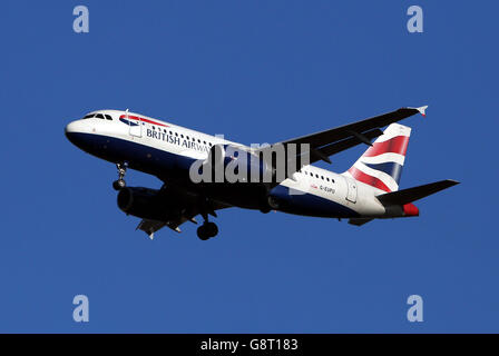 Flugzeug-Lager - Heathrow Flughafen Stockfoto