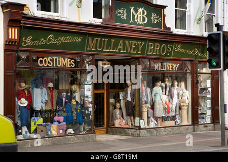 Irland, Co. Sligo, Sligo, O' Connell Street, Mullaney Brüdern Tuchmacher traditionelle Ladenfront Stockfoto