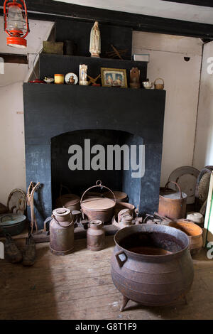 Irland, Co. Sligo, Riverstown, Sligo Folk Park, traditionellen Cottage-Küche, Kamin Stockfoto