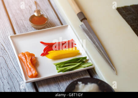 Roher Fisch und geschnittenen Paprika. Stockfoto