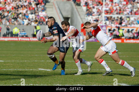 Mahe Fonua (links) von Hull sucht beim ersten Utility Super League Spiel im KC LightStream Stadium, Hull, Unterstützung. DRÜCKEN Sie VERBANDSFOTO. Bilddatum: Freitag, 25. März 2016. Siehe PA Story RUGBYL Hull KR. Bildnachweis sollte lauten: Richard Sellers/PA Wire. EINSCHRÄNKUNGEN: . Keine kommerzielle Nutzung. Keine falsche kommerzielle Verbindung. Keine Videoemulation. Keine Bildbearbeitung. Stockfoto