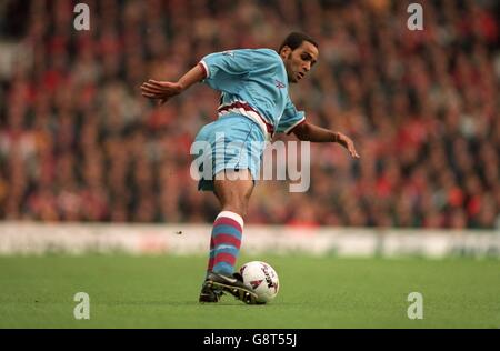 Fußball - FA Carling Premiership - Arsenal / Aston Villa. Gary Charles, Aston Villa Stockfoto