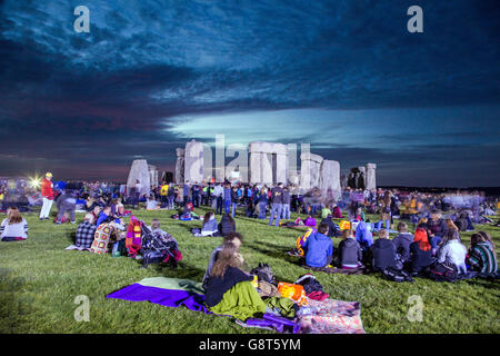 Sonnenaufgang an der Sommer-Sonnenwende Stonehenge UK