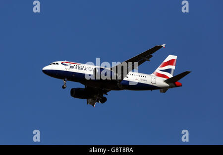 Flugzeug-Lager - Heathrow Flughafen Stockfoto