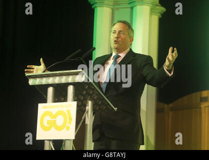 Der ehemalige Verteidigungsminister Dr. Liam Fox hält seine Rede in den Hunter Halls der Universität Glasgow während der Kundgebung an der Basis. Stockfoto