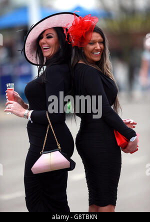 Ladies Day - Crabbie des Grand National Festival - Aintree Racecourse Stockfoto