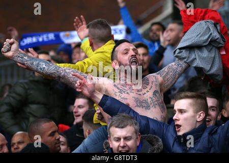 Leicester City Fans zeigen ihre Unterstützung beim Barclays Premier League Spiel im Selhurst Park, London. DRÜCKEN Sie VERBANDSFOTO. Bilddatum: Samstag, 19. März 2016. Siehe PA Geschichte SOCCER Palace. Bildnachweis sollte lauten: Adam Davy/PA Wire. Stockfoto