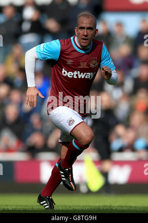 Paolo Di Canio von West Ham United während des Testimonial Matches von Mark Noble im Upton Park, London. DRÜCKEN SIE VERBANDSFOTO. Bilddatum: Montag, 28. März 2016. Siehe PA Story SOCCER Noble. Das Foto sollte lauten: John Walton/PA Wire. Stockfoto