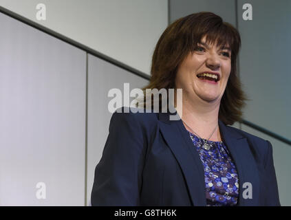 Bildungsministerin Nicky Morgan hält eine Rede zum Thema "Chancen junger Menschen und Europa" an der Fashion Retail Academy in London, wo sie über die möglichen Auswirkungen des EU-Referendums auf junge Menschen sprach. Stockfoto