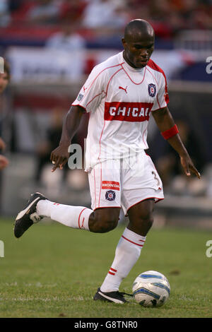 Fußball - MLS - Chicago Fire / MetroStars - Giants Stadium. Samuel Caballero, Chicago Fire Stockfoto