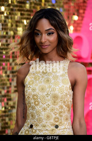 Jourdan Dunn besucht die Weltpremiere des absolut fabelhafte The Movie im Odeon-Kino am Leicester Square in London statt. PRESSEVERBAND Foto. Bild Datum: Mittwoch, 29. Juni 2016. Siehe PA Geschichte SHOWBIZ fabelhaft. Bildnachweis sollte lauten: Ian West/PA Wire Stockfoto