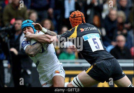 Keranen Myall (rechts) von Wasps tagt Jack Nowell von Exeter Chiefs beim Viertelfinalspiel des European Champions Cup in der Ricoh Arena, Coventry. Stockfoto