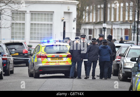 Polizei am Ort eines Messerstechs in Lewisham im Süden Londons. Stockfoto