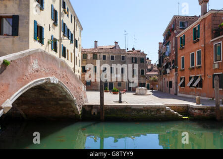 Campo Santa Ternita und Rio de San Francesco De La Vigna, Castello, Venedig, Italien Stockfoto