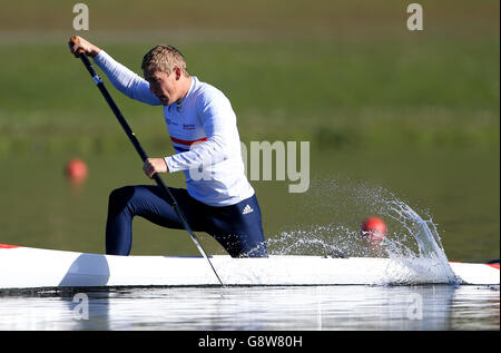 Chris Calvert vor dem Sieg im C1-200-m-Finale der Männer während der Mannschaftsolympischen Sprint-Auswahltrials im National Water Sports Center, Nottingham. Stockfoto