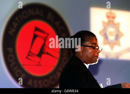 Doreen Lawrence obe Mutter von Stephen Lawrence spricht heute (mittwoch, 28. september 2005) bei der National Black Police Association, der National BPA Annual Conference im Tall Trees Hotel in Yarm, teeside PA-Foto Owen Humphreys Stockfoto