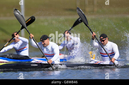 Liam Heath und Jon Schofield vor dem Gewinn des K2-200-m-Finales der Männer im Rahmen der olympischen Sprint-Auswahltrials des Teams GB im National Water Sports Center, Nottingham. DRÜCKEN SIE VERBANDSFOTO. Bilddatum: Dienstag, 19. April 2016. Siehe PA Geschichte KANUFAHREN Nottingham. Bildnachweis sollte lauten: Tim Goode/PA Wire. Stockfoto