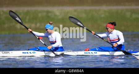 Lani Belcher und Angela Hannah vor dem Gewinn des K2 500-m-Finales der Frauen im Rahmen der Olympischen Sprint-Auswahlversuche des Teams GB im National Water Sports Center, Nottingham. DRÜCKEN SIE VERBANDSFOTO. Bilddatum: Dienstag, 19. April 2016. Siehe PA Geschichte KANUFAHREN Nottingham. Bildnachweis sollte lauten: Tim Goode/PA Wire. Stockfoto