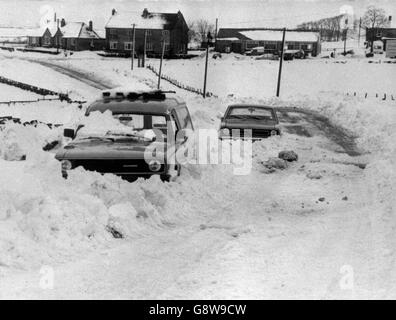 Schneeverhältnissen - B6451 Otley Pateley Bridge Road - Fewston, North Yorkshire - 1981 Stockfoto