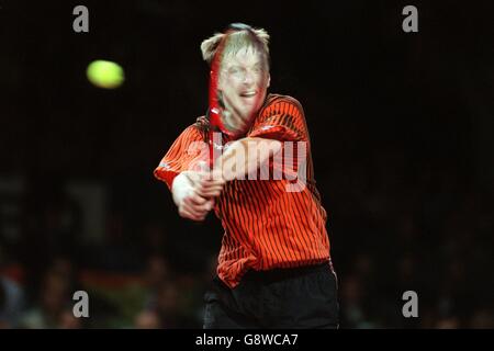 Tennis - ATP Tour Championship - Hannover, Deutschland - Yevgeny Kafelnikov V Carlos Moya Stockfoto