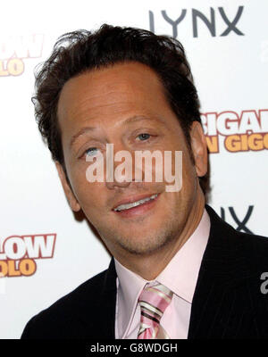 Rob Schneider kommt zur britischen Filmpremiere von „Deuce Bigalow: European Gigolo“ im Rex Cinema & Bar im Zentrum von London. Stockfoto