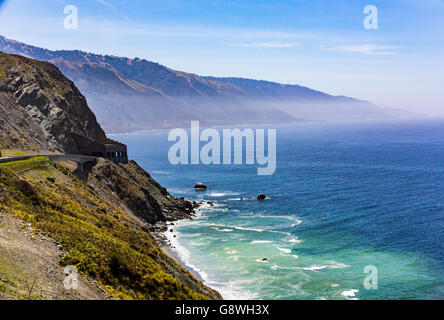 Big Sur Regen Felsen Rock Schuppen Kalifornien Stockfoto