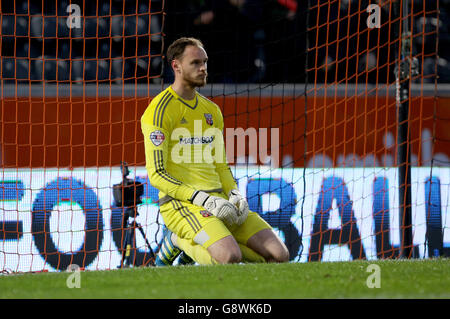 Hull City gegen Brentford - Sky Bet Championship - KC Stadium. Brentford-Torwart David Button, nachdem er das Eröffnungstreffer während des Sky Bet Championship-Spiels im KC Stadium, Hull, zugesteht hatte. Stockfoto