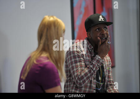 Laura Harding und Jamal Edwards, Gründerin von SBTV. Konferenz der European Alliance of News Agencies (EANA), Grange Tower Hotel, London. Stockfoto