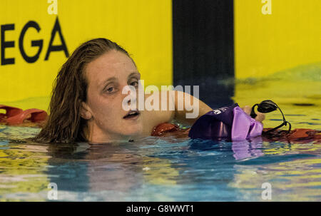 Francesca Halsall, nachdem sie am dritten Tag der British Swimming Championships im Tollcross International Swimming Centre in Glasgow Gold im Finale der offenen 50 m Freistil der Frauen gewonnen hatte. Stockfoto