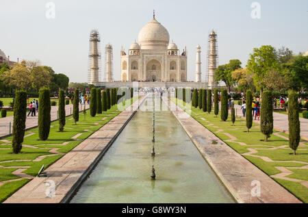 Allgemeine Ansicht des Taj Mahal, in Agra, Indien, während des Tages sieben der Königlichen Tour nach Indien und Bhutan. Stockfoto