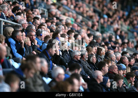 Coventry City / Bradford City - Sky Bet League One - Ricoh Arena. Coventry City Fans auf den Tribünen in der Ricoh Arena Stockfoto