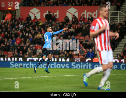 Stoke City / Tottenham Hotspur - Barclays Premier League - Britannia Stadium. DELE Alli von Tottenham Hotspur feiert das zweite Tor seines Spielers Stockfoto