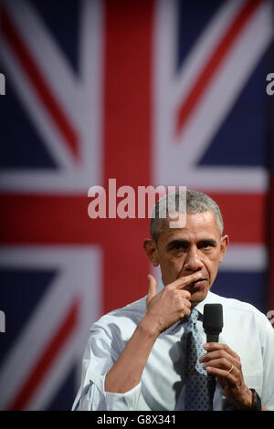 US-Präsident Barack Obama spricht in der Lindley Hall in Westminster, London, wo er ein Treffen im "Town Hall-Stil" abhielt und Fragen gewöhnlicher Briten beantwortete. Stockfoto
