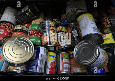 Vorräte an Lebensmitteln im Trussell Trust Brent Foodbank, Neasden, London. Stockfoto