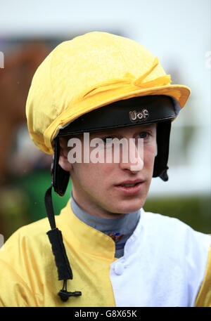 Easter Family Fun Day - Rennen Im Kempton Park. Joey Haynes, Jockey. Stockfoto