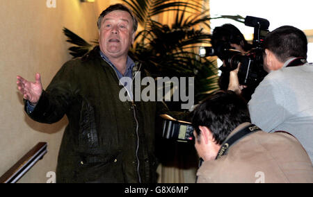 Der Tory-Anwärter Kenneth Clarke trifft am Sonntag, dem 2 2005. Oktober, vor dem Beginn der morgigen Parteikonferenz im Imperial Hotel in Blackpool ein. DRÜCKEN SIE ASSOCOATION Photo. Das Foto sollte lauten: Phil Noble/PA Stockfoto