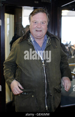 Tory-Führungsanwärter Kenneth Clarke kommt am Sonntag, den 2. Oktober 2005, im Imperial Hotel in Blackpool vor dem Beginn der morgigen Parteikonferenz an. DRÜCKEN SIE ASSOCOATION Photo. Bildnachweis sollte lauten: Andrew Parsons/PA Stockfoto