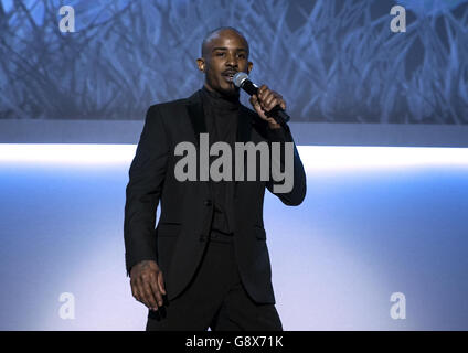 PFA Player of the Year Awards 2016 - Grosvenor House Hotel. Gastmoderator bei den PFA Player of the Year Awards 2016 Stockfoto