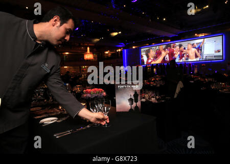 Tischlayout bei den PFA Player of the Year Awards 2016 im Grosvenor House Hotel Stockfoto