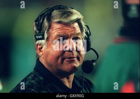 American Football - NFL - Miami Dolphins gegen Buffalo Bills. Miami Dolphins Cheftrainer Jimmy Johnson Stockfoto