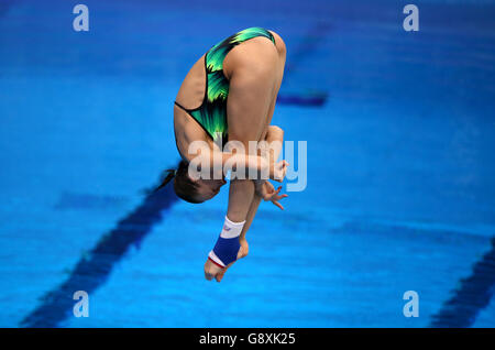 Die Russin Nadezhda Bazhina tritt am dritten Tag der Europameisterschaft im London Aquatics Centre in Stratford im 1 m Sprungbrett-Tauchvorbereitungfür Frauen an. DRÜCKEN Sie VERBANDSFOTO. Bilddatum: Mittwoch, 11. Mai 2016. Siehe PA Geschichte TAUCHEN London. Bildnachweis sollte lauten: John Walton/PA Wire. EINSCHRÄNKUNGEN: , Keine kommerzielle Nutzung ohne vorherige Genehmigung, bitte kontaktieren Sie PA Images für weitere Informationen: Tel: +44 (0) 115 8447447. Stockfoto