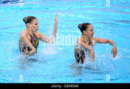 Die Schweizer Sascia Kraus und Sophie Giger treten am dritten Tag der Europameisterschaft im Londoner Aquatikzentrum in Stratford im Synchronschwimmen Duet Free Final an. DRÜCKEN SIE VERBANDSFOTO. Bilddatum: Mittwoch, 11. Mai 2016. Sehen Sie sich die Geschichte von PA DIVING London an. Das Foto sollte lauten: John Walton/PA Wire. Stockfoto